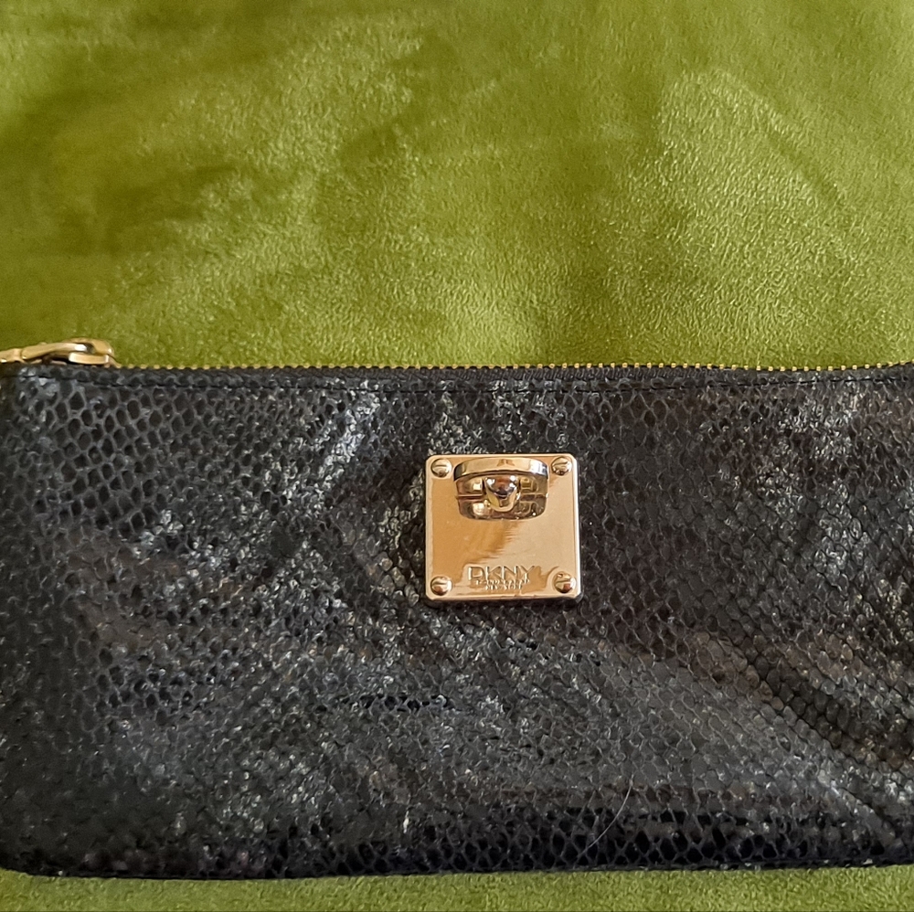 DKNY WALLET